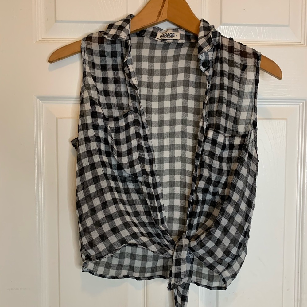 GARAGE | Sleeveless Checkered Button Up